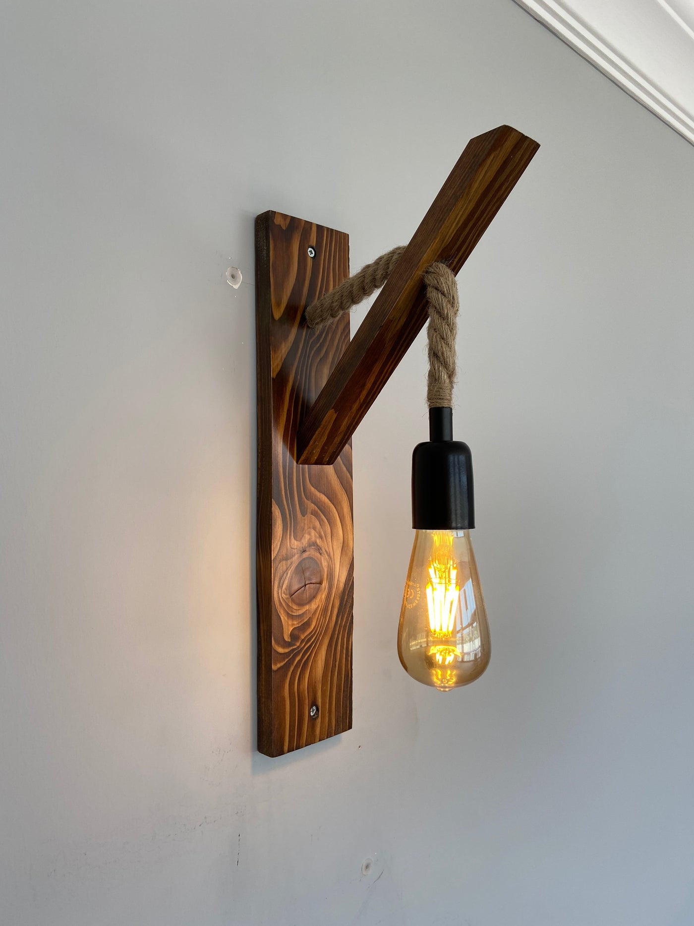 HT102 - Industriële houten wandlamp, vintage-retro, hout en touw